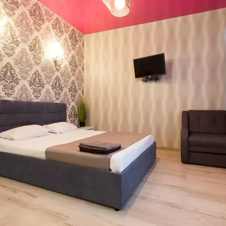 Studio Apartment In The Center - Heroiv Nebesnoi Sotni Sq. 21/7 Kharkiv Exterior photo