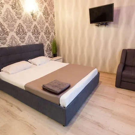 Studio Apartment In The Center - Heroiv Nebesnoi Sotni Sq. 21/7 Kharkiv Exterior photo