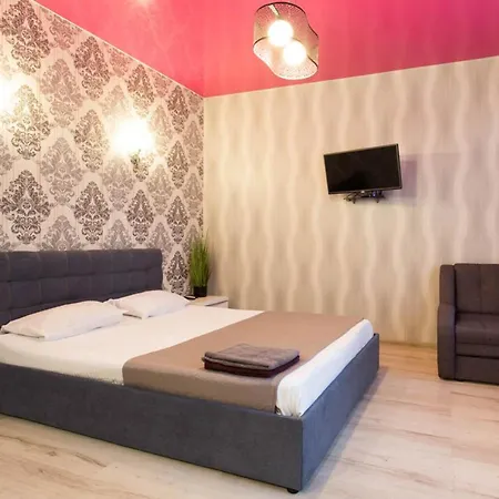 Studio Apartment In The Center - Heroiv Nebesnoi Sotni Sq. 21/7 Kharkiv Exterior photo