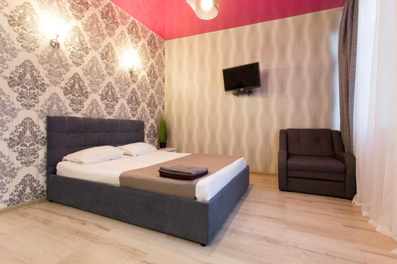 Apartment In The Center - Heroiv Nebesnoi Sotni Sq. 21/7 *