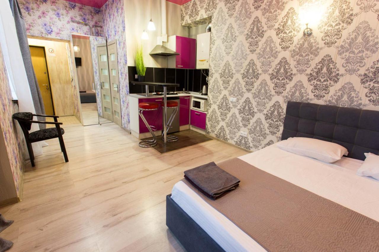 In The Center - Heroiv Nebesnoi Sotni Sq. 21/7 Apartment